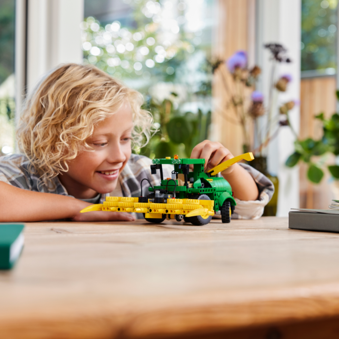 Lego Technic John Deere 9700 Forage Harvester